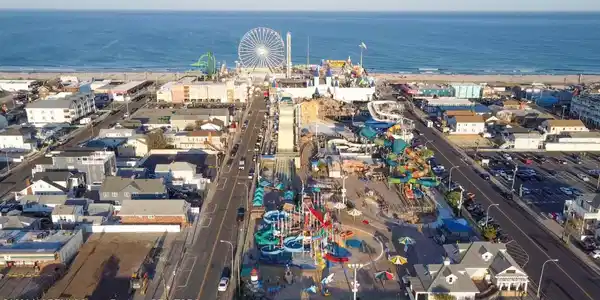 Image 3: photo aerial pier-waterpark