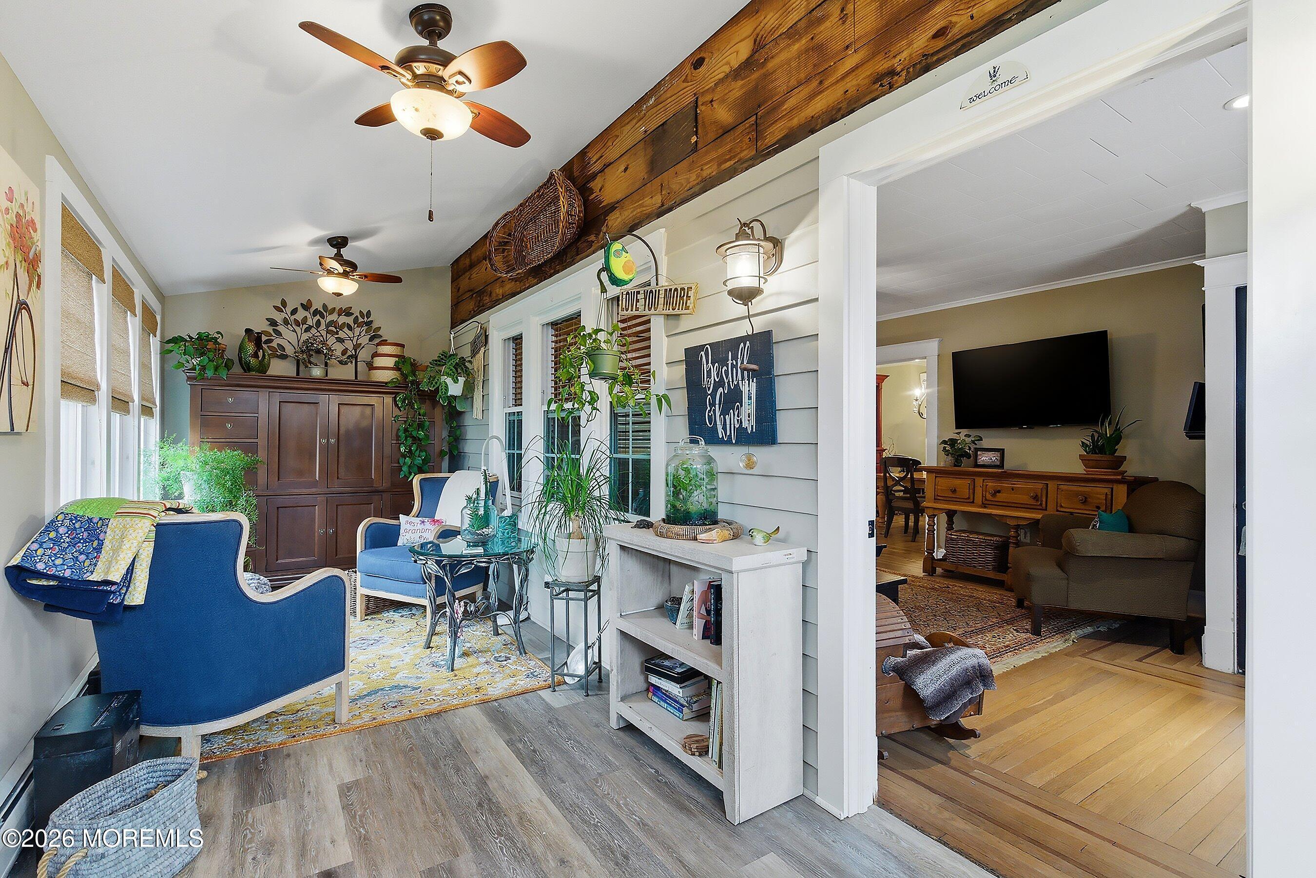 Image 3: Enclosed Heated porch