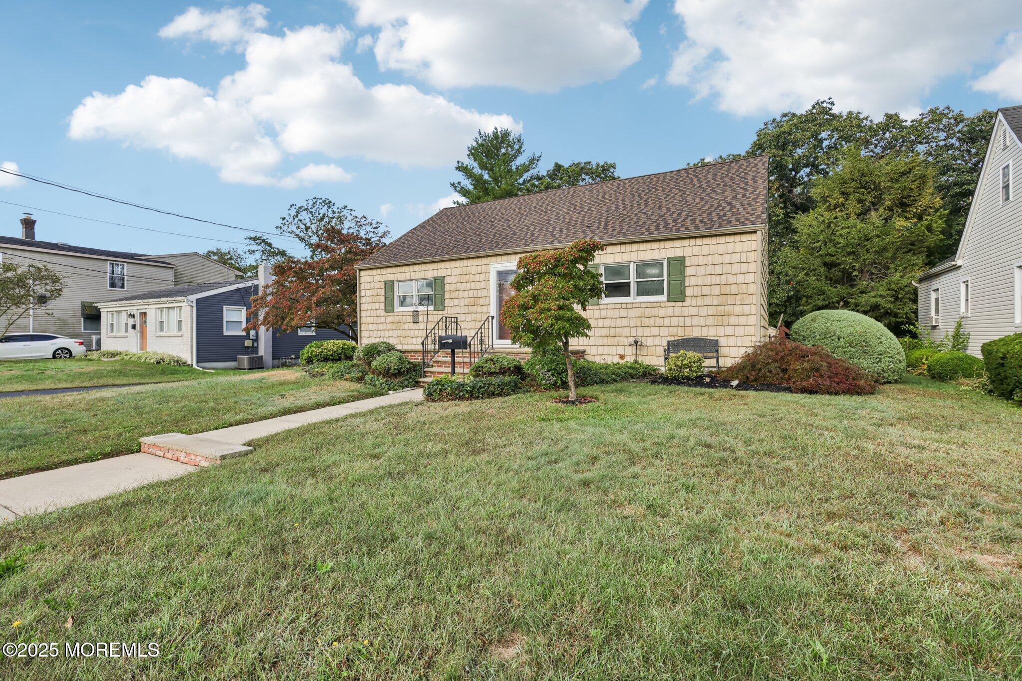 Image 4: 3-web-or-mls-Therese Ave-S2709-003