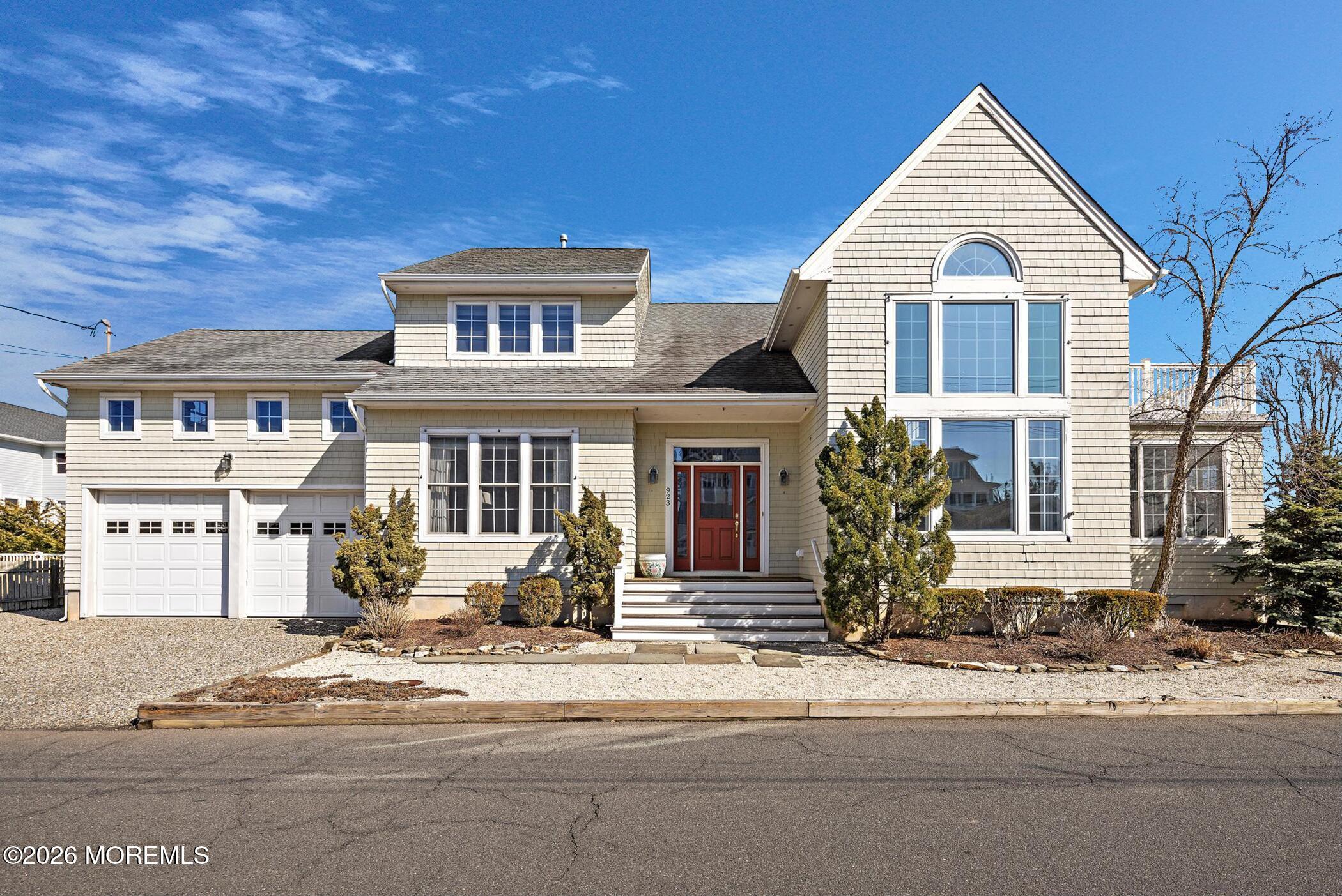 Image 1: 923 Barnegat Ln (3)