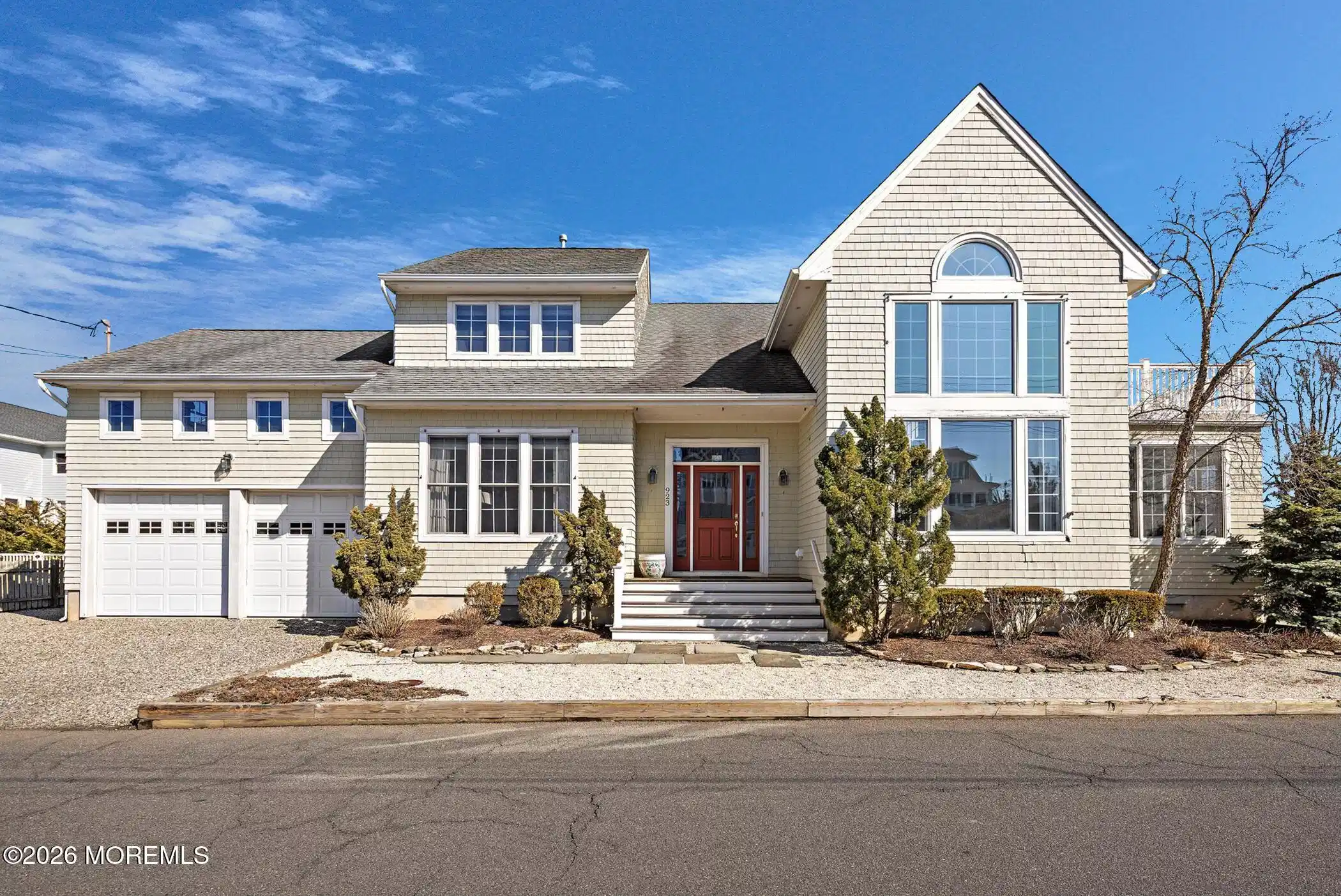 Image 1: 923 Barnegat Ln (3)
