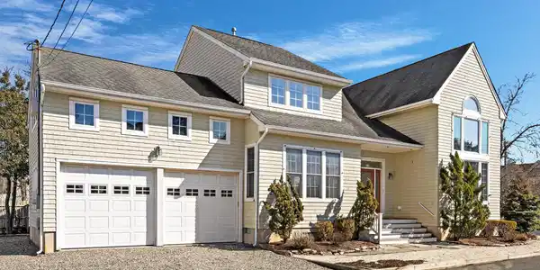 Image 2: 923 Barnegat Ln (2)