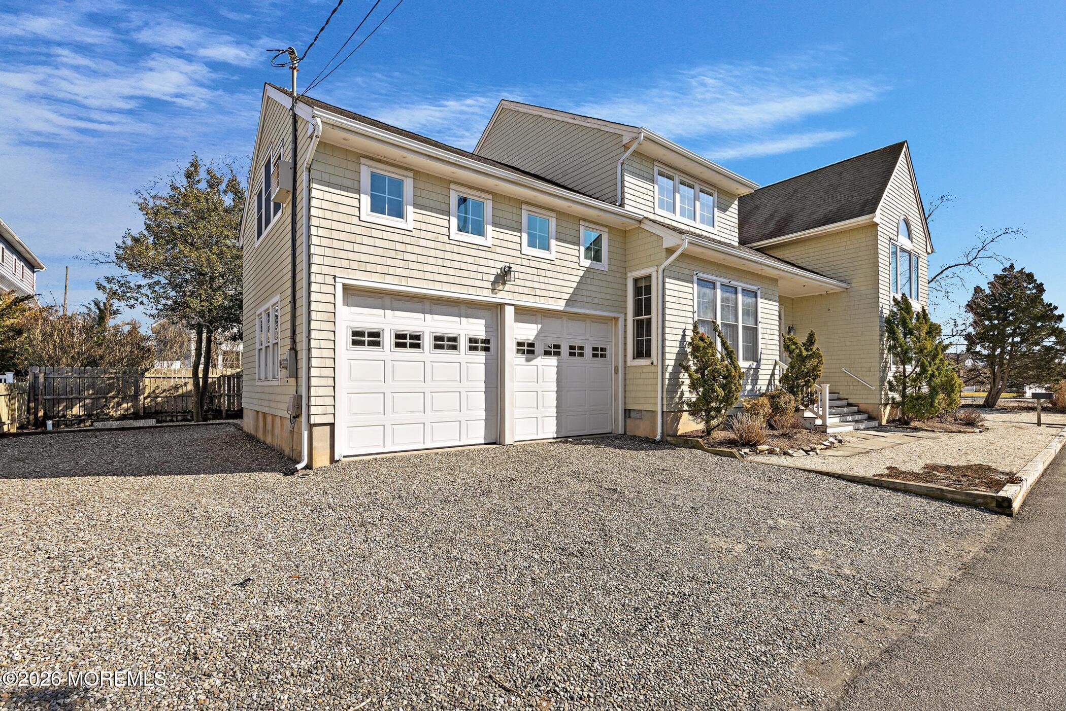 Image 3: 923 Barnegat Ln (1)