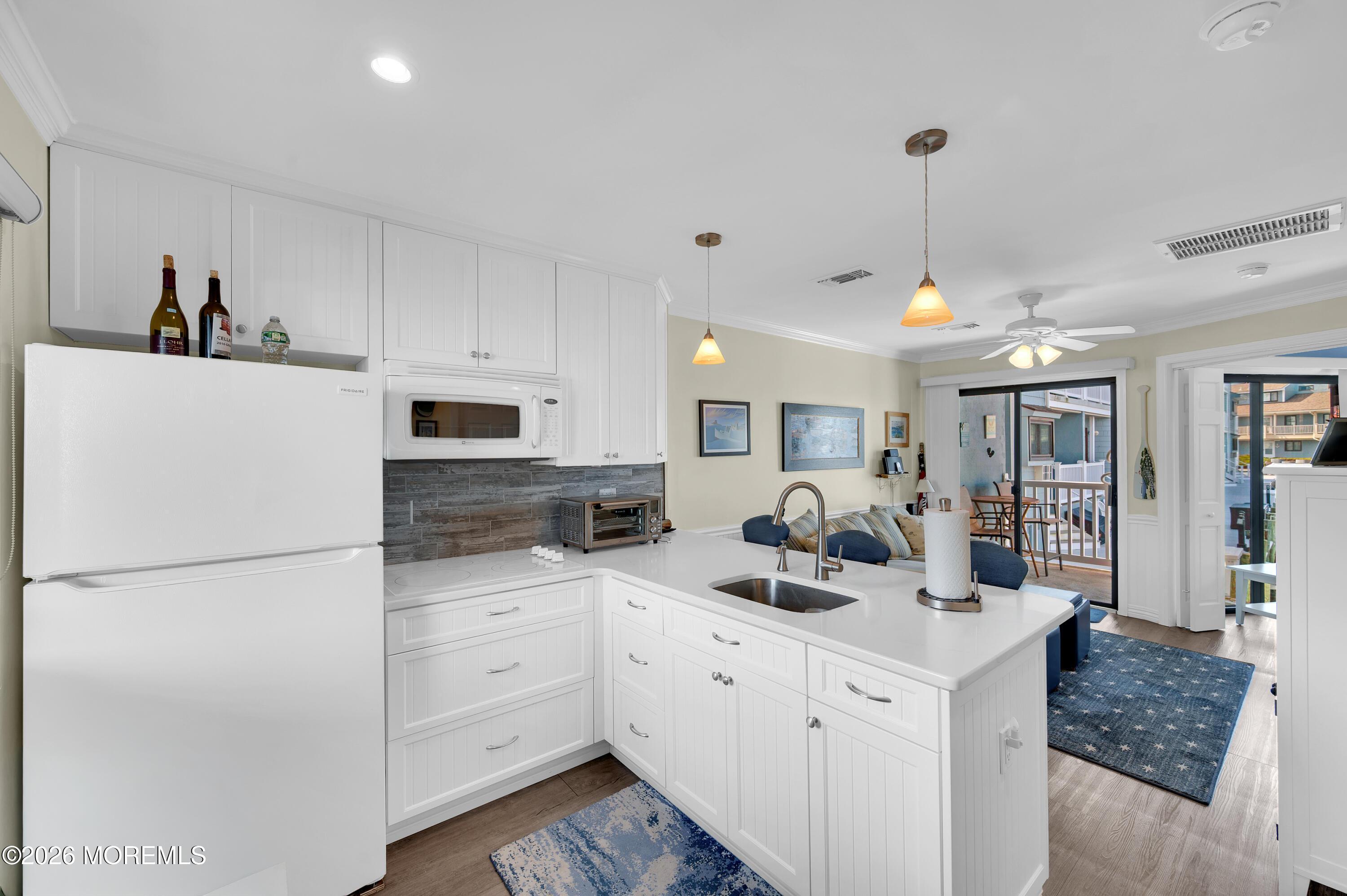 Image 4: Kitchen 1