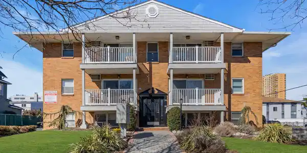301 Sixth Avenue Unit 307