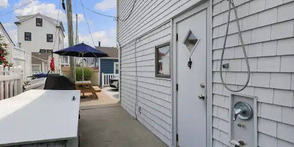 Image 4: outdoor shower
