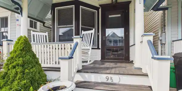 Image 2: 9.5 Embury Ave