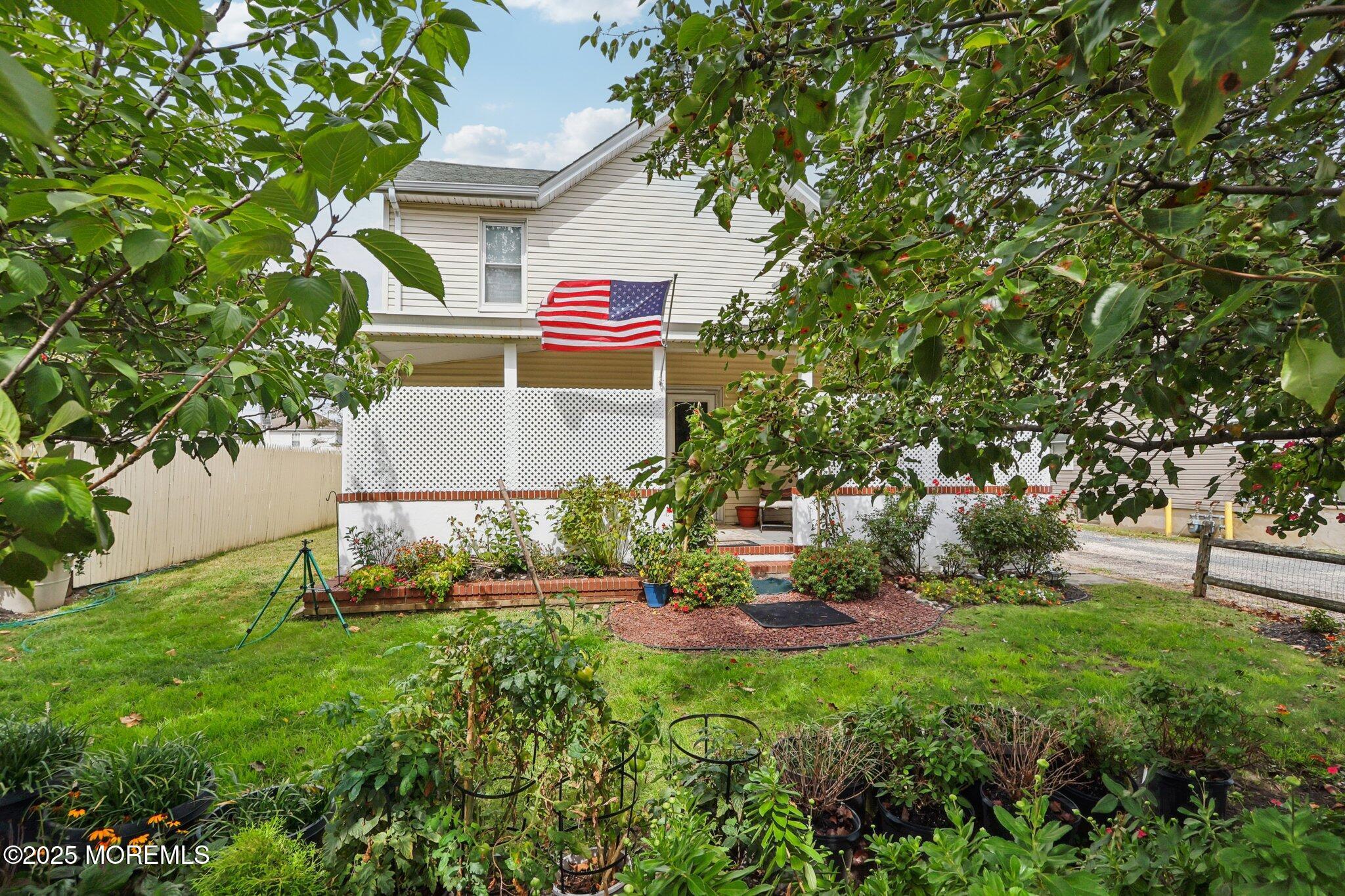 Image 1: 33-web-or-mls-Joline Ave-S1709-008