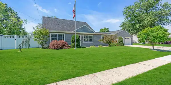 17 Hemlock Street