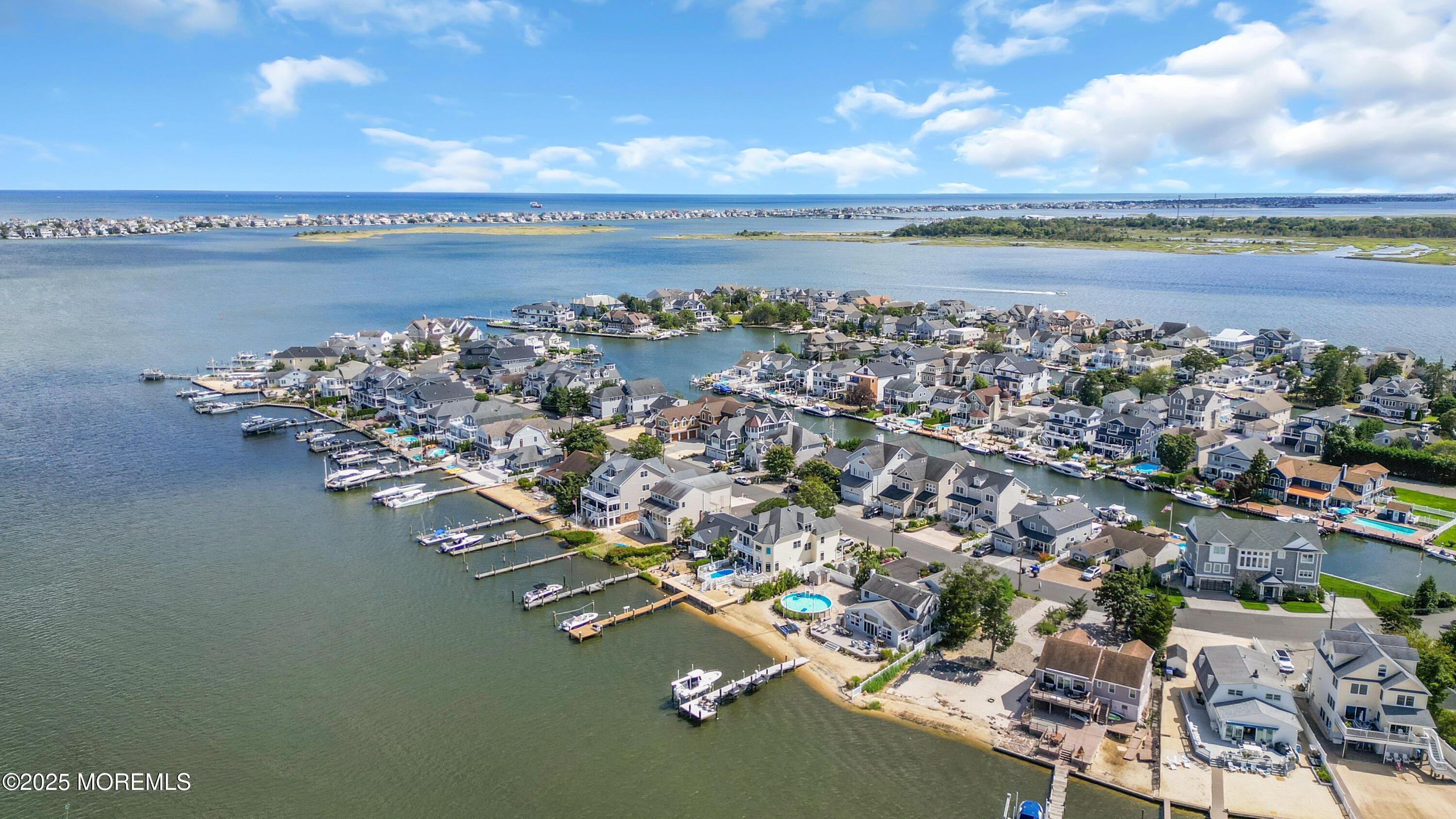 Image 2: 782 North Drive