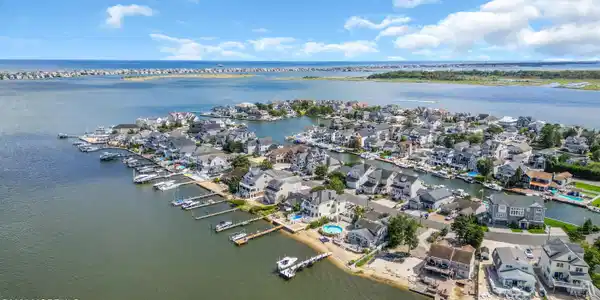 Image 2: 782 North Drive