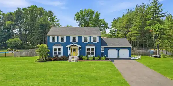 10 Courtney Way