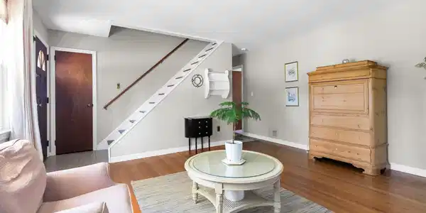 Image 3: Living Room