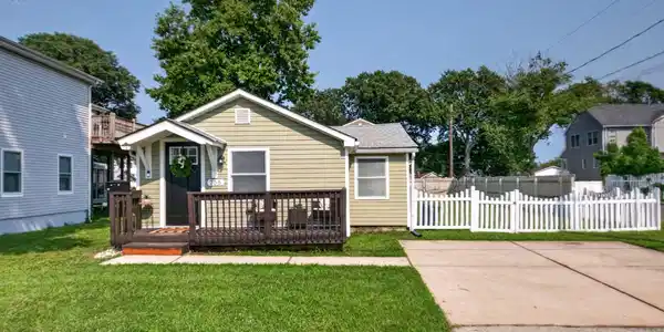 758 Monmouth Parkway