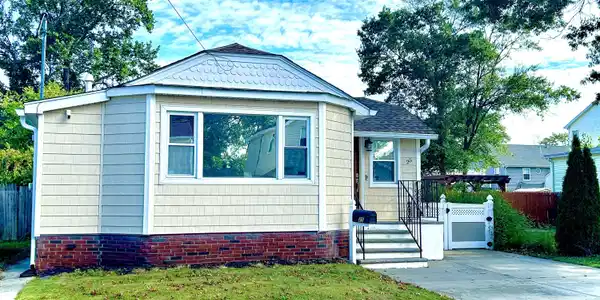 25 Lakewood Avenue