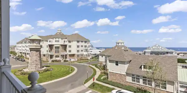 22 Cooper Avenue Unit 309