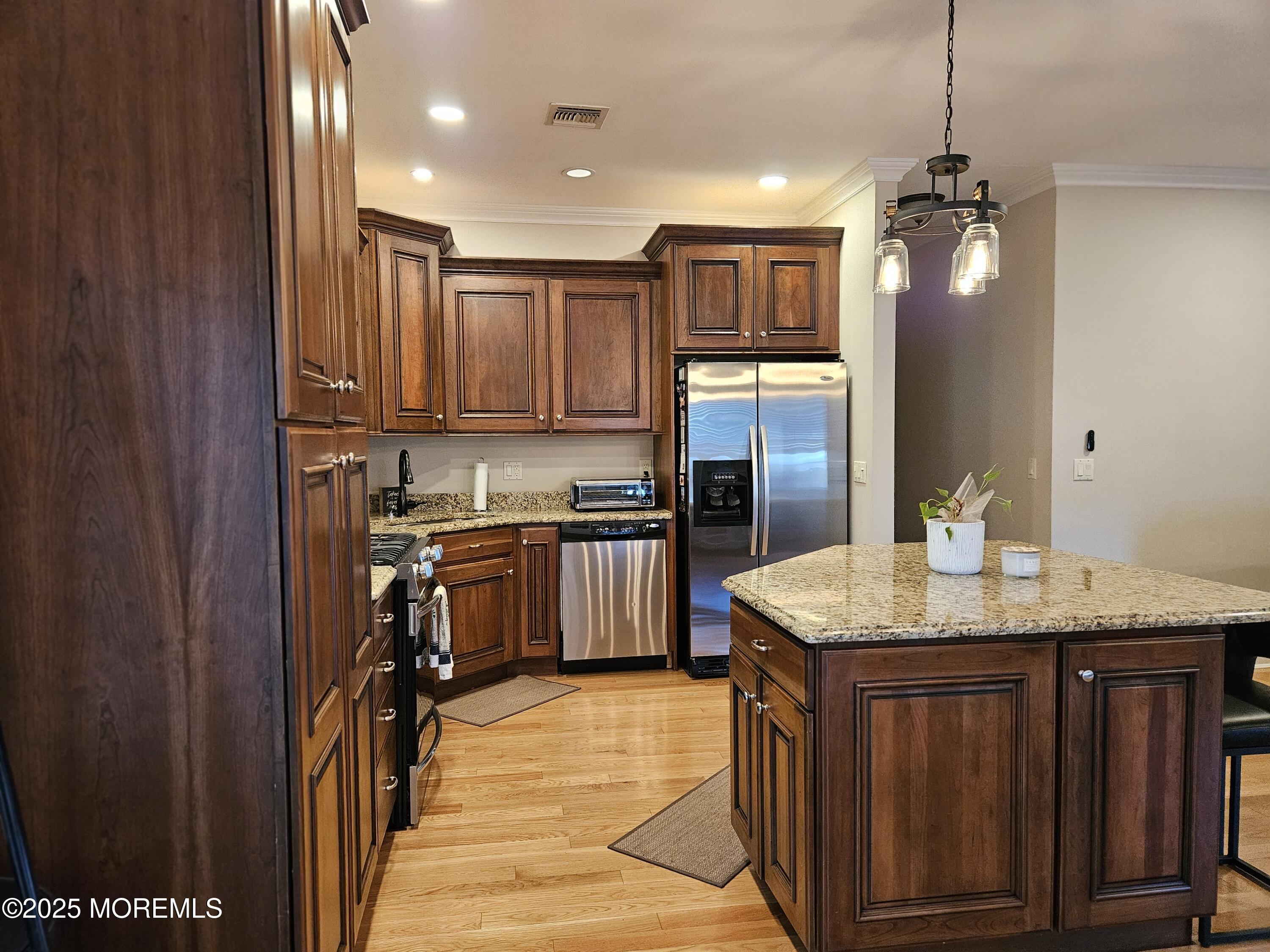 Image 4: Kitchen area