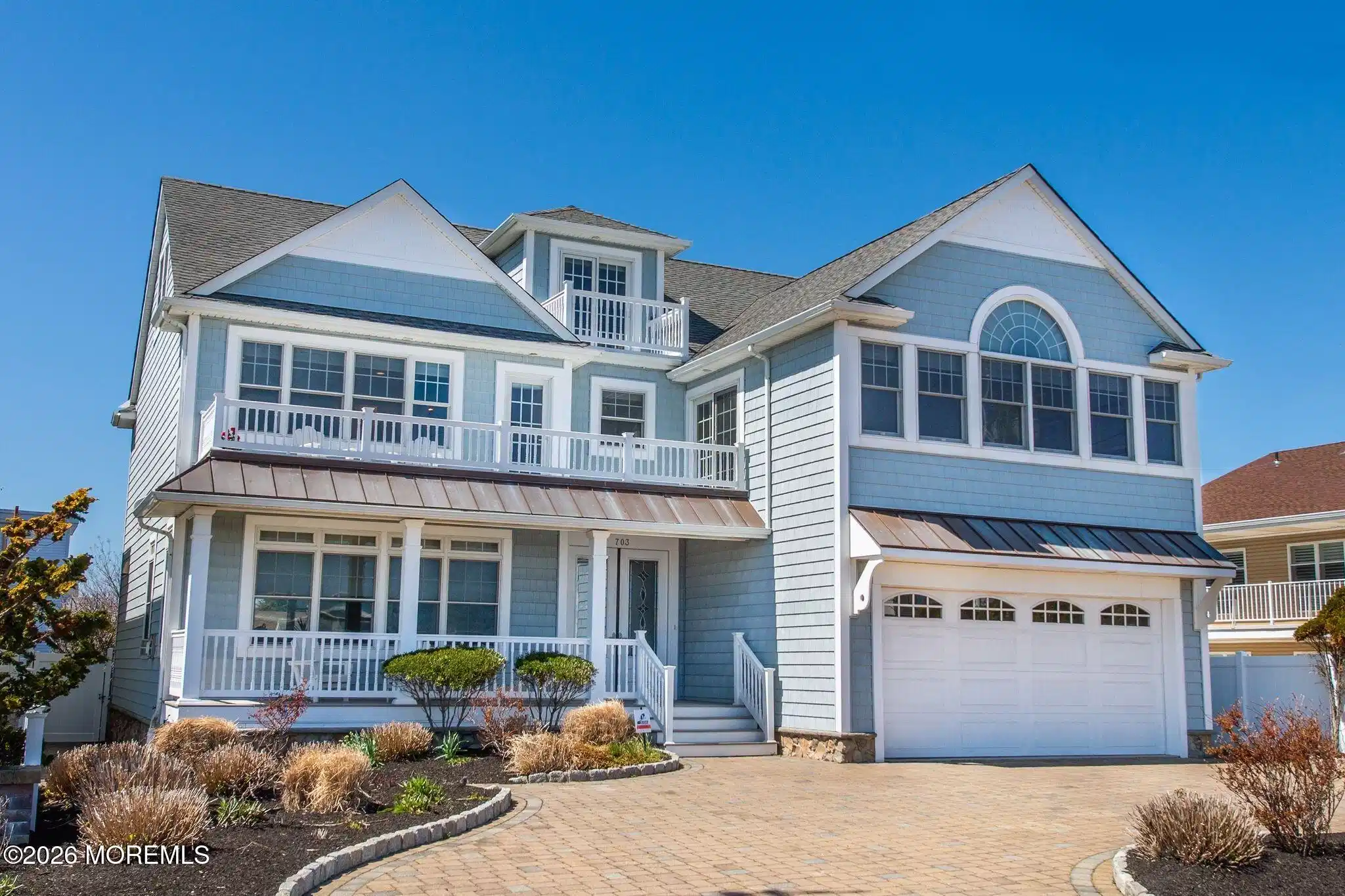Image 1: photo 69 front house facade