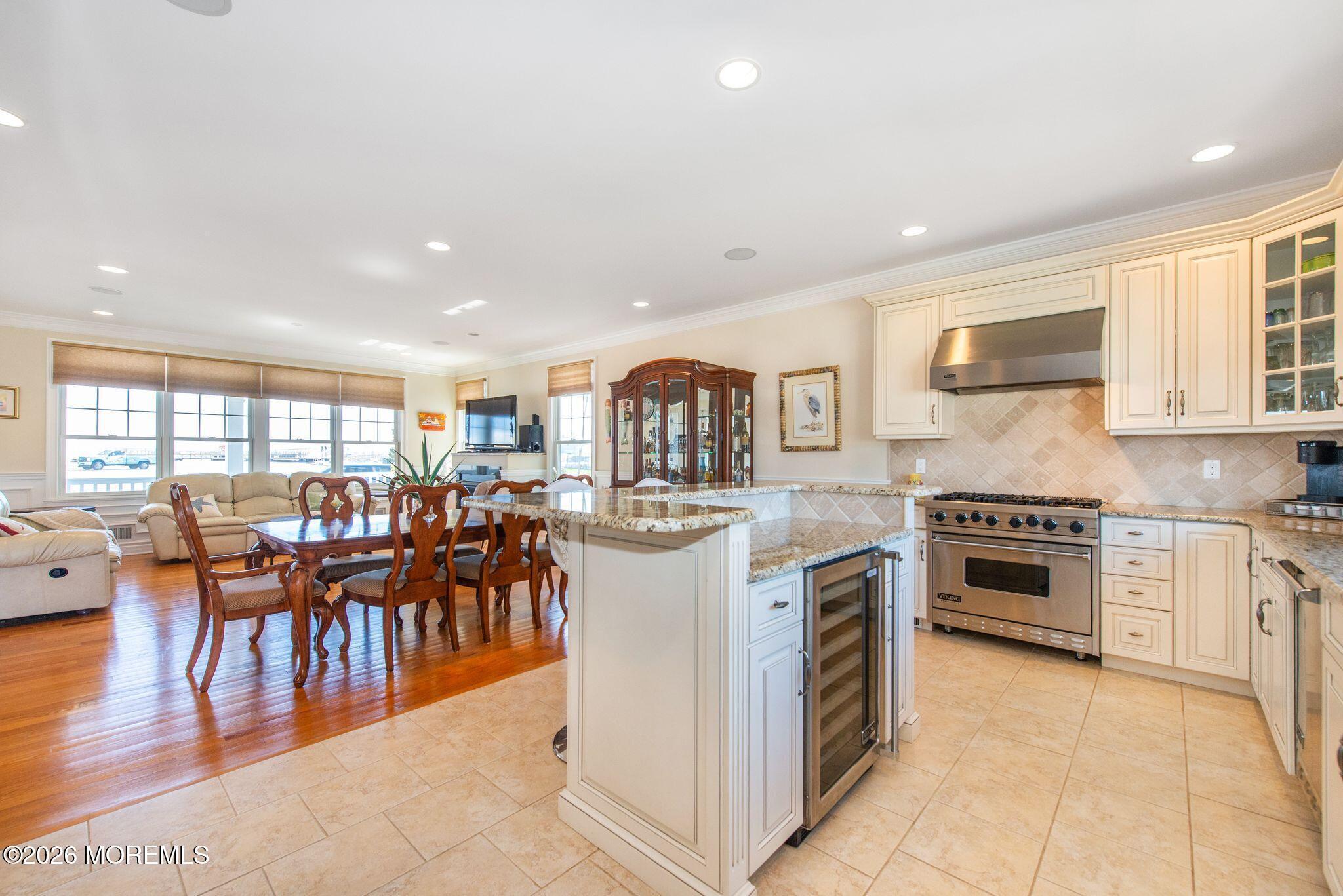 Image 4: kitchen3