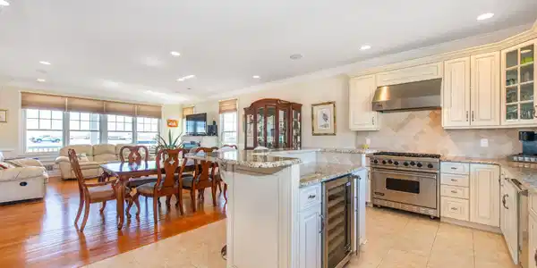 Image 4: kitchen3