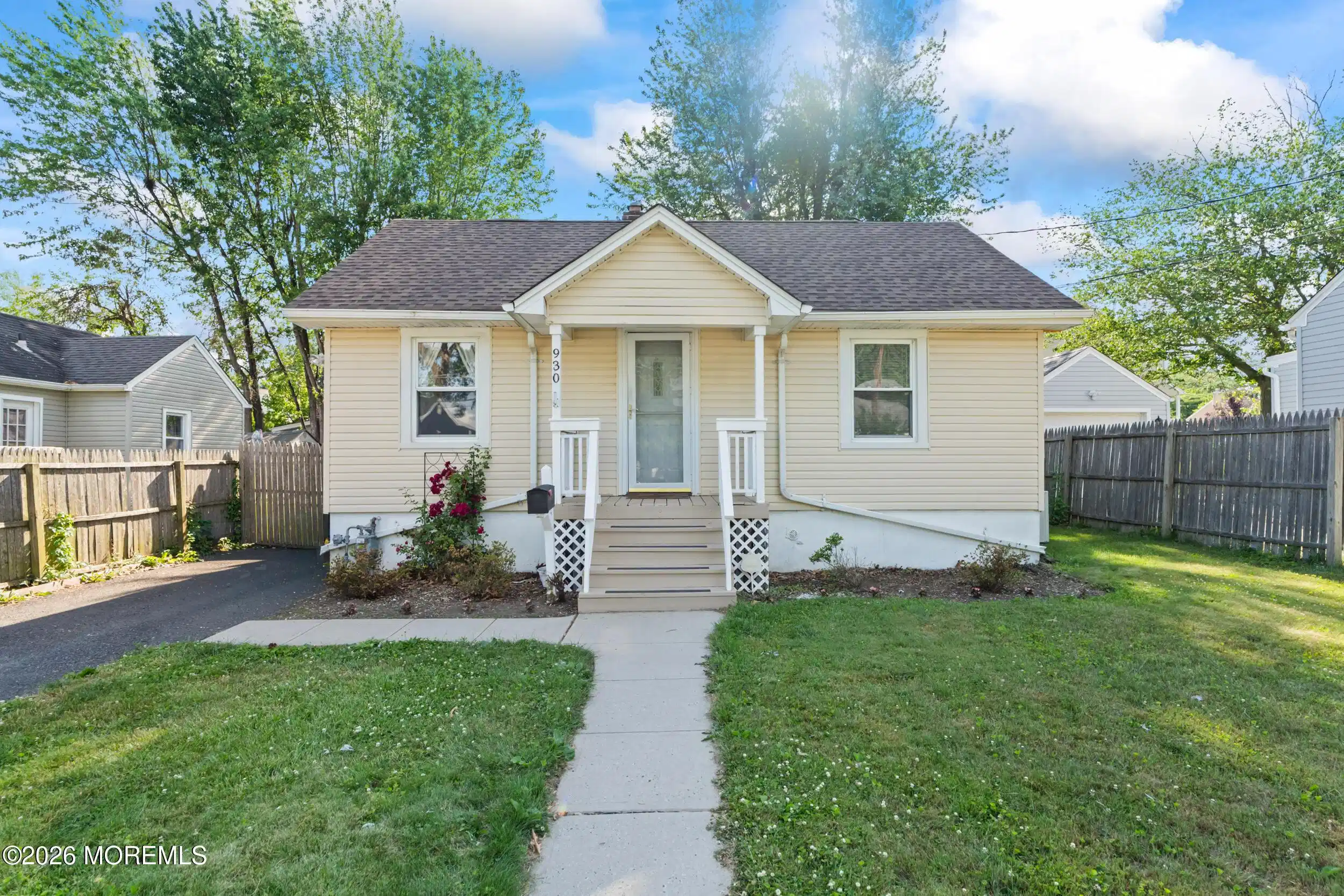 Image 1: 930 woodmere dr-24