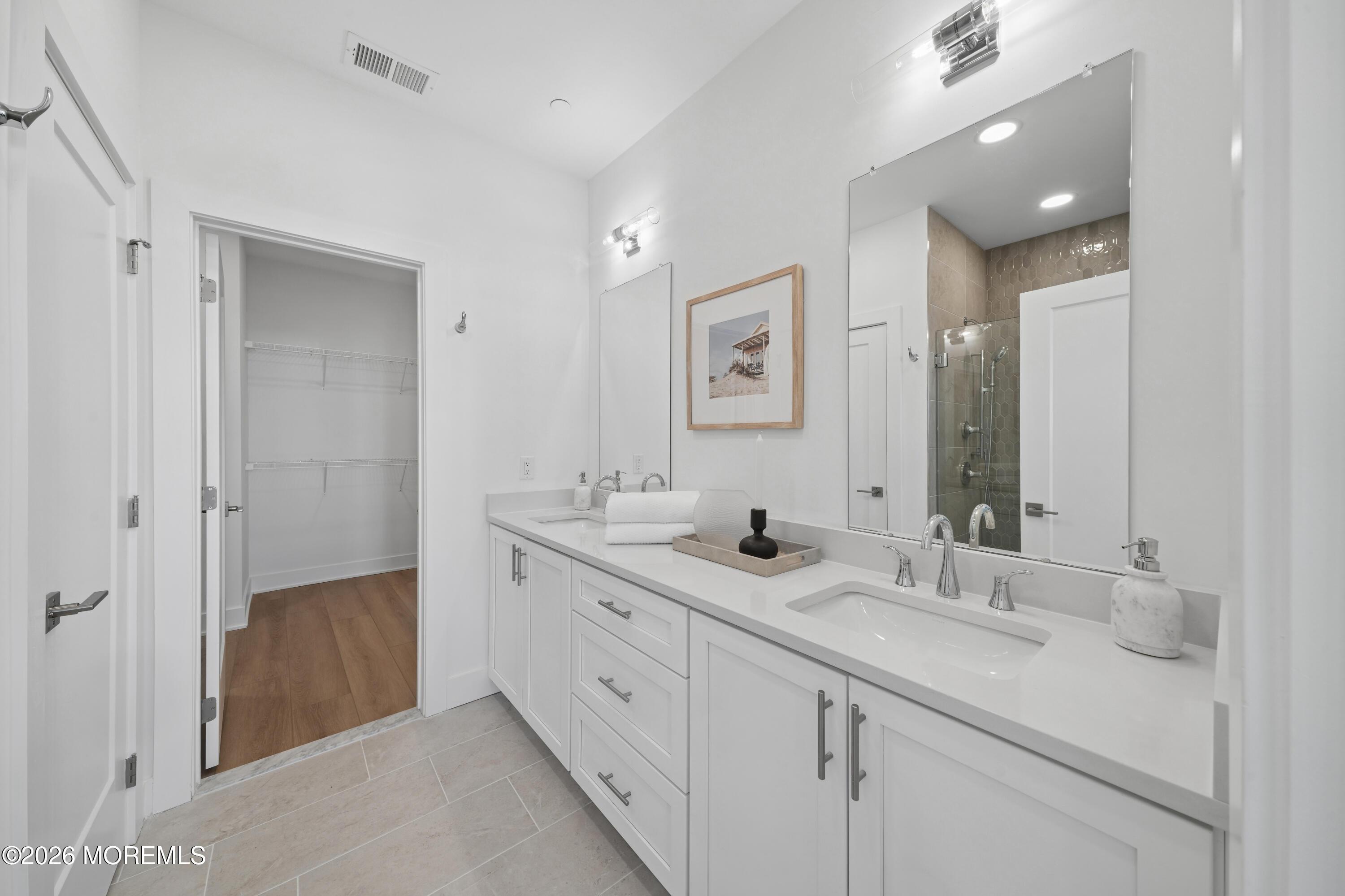Image 4: Primary Bath