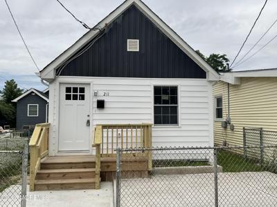 211 Center Avenue