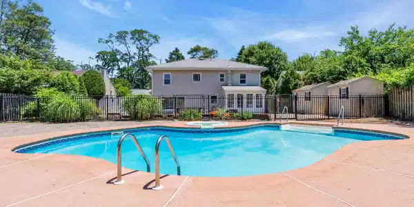 517 Riverwood Park