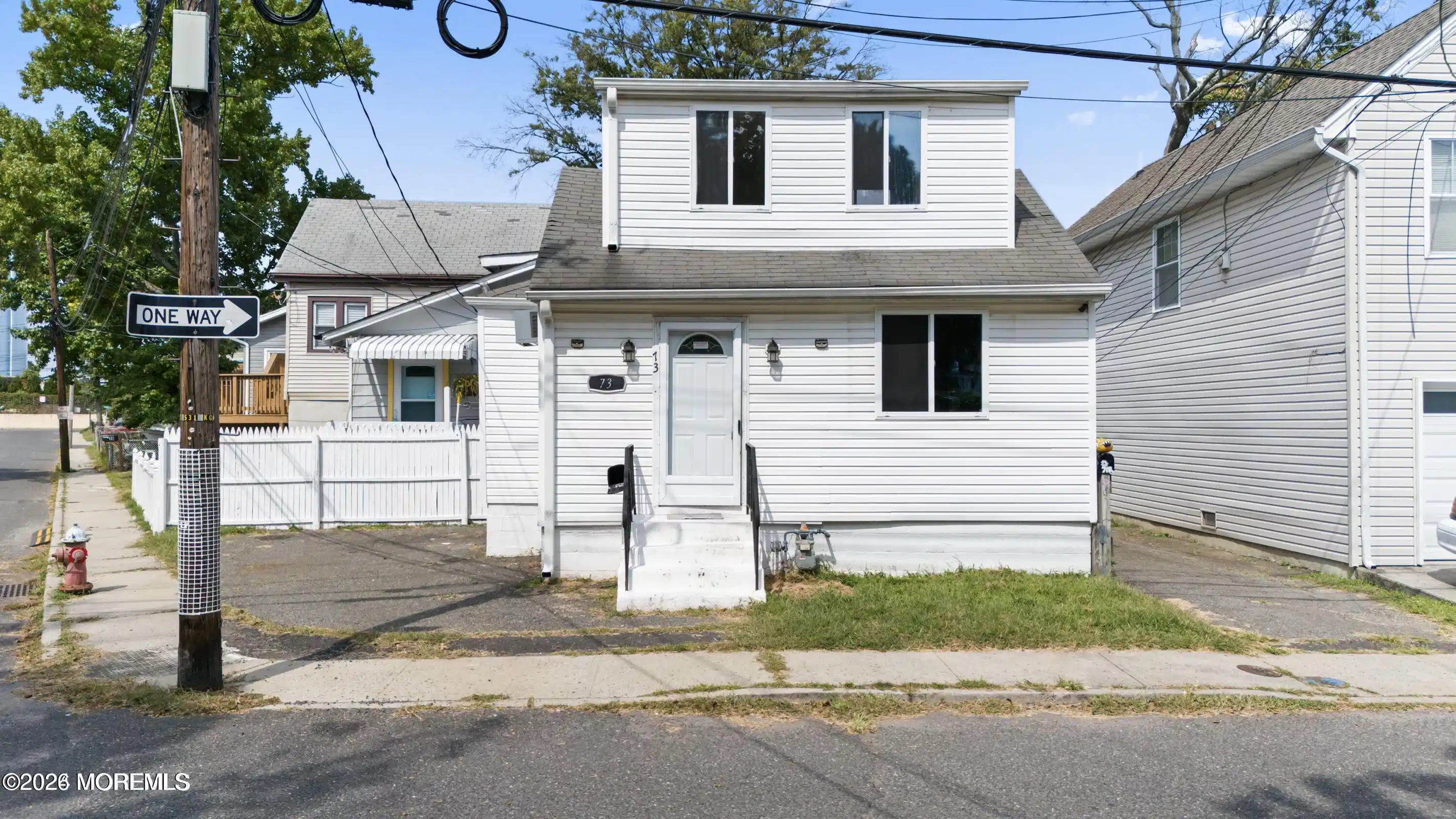 Image 1: front_house_oak