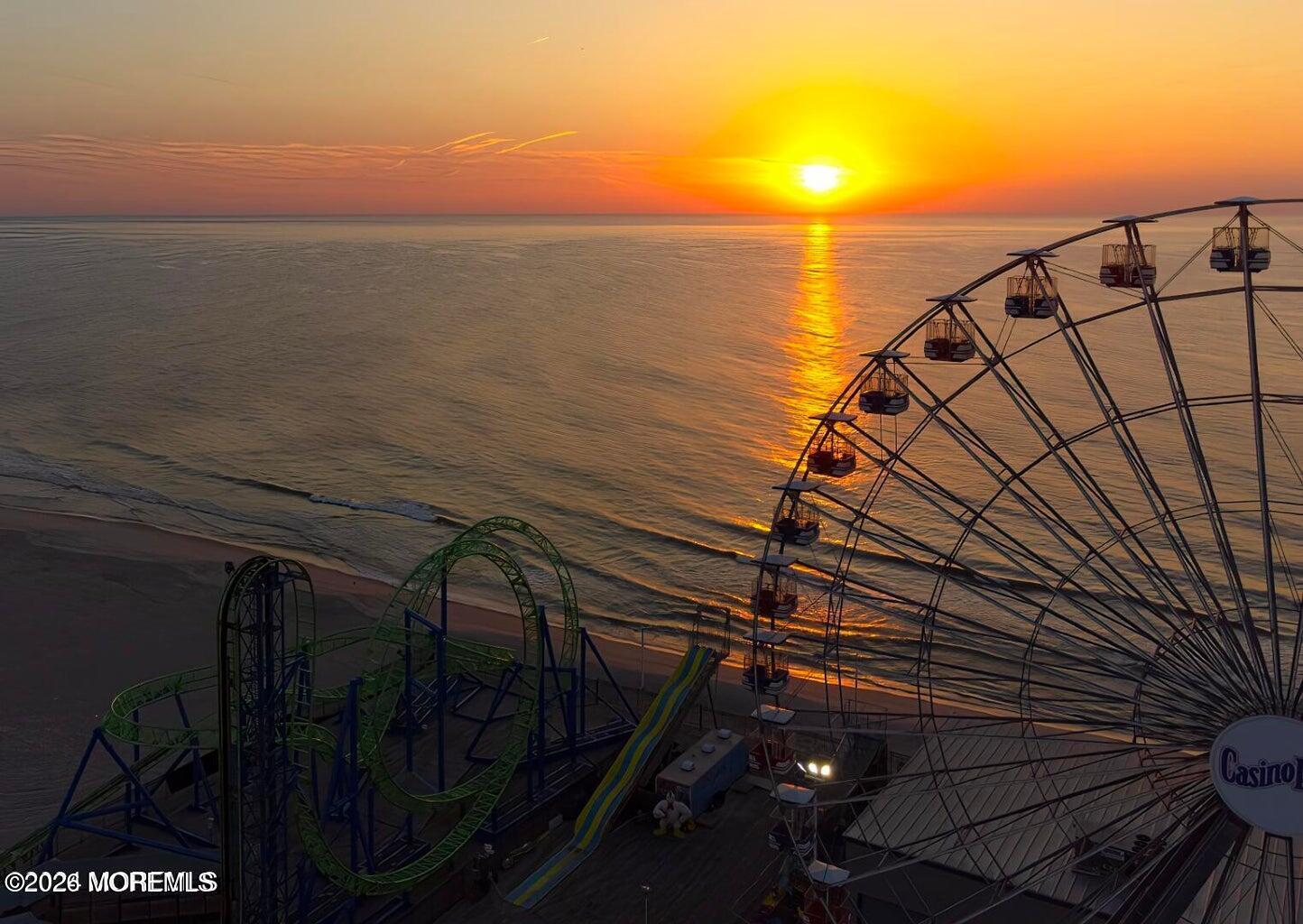 Image 2: Photo Ferris Wheel Sunrise