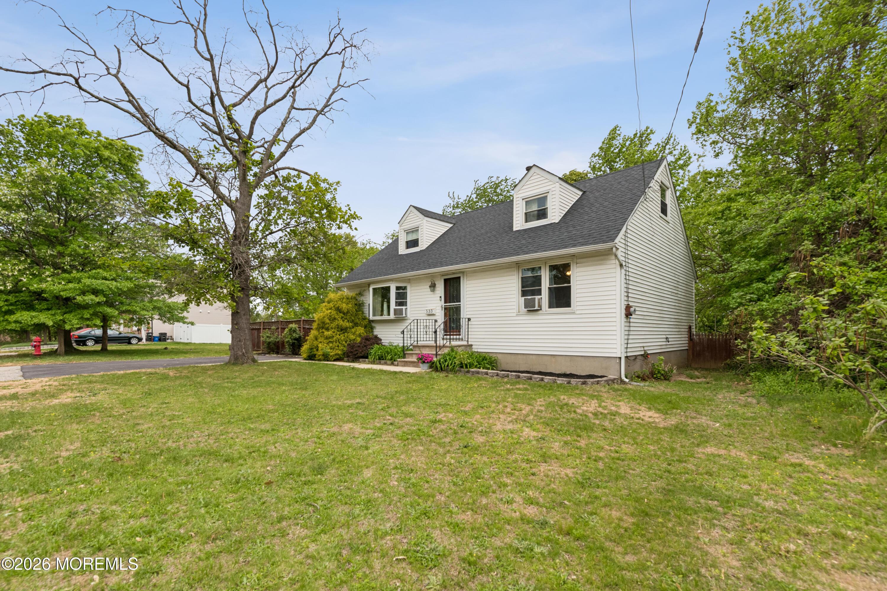 Image 2: 001