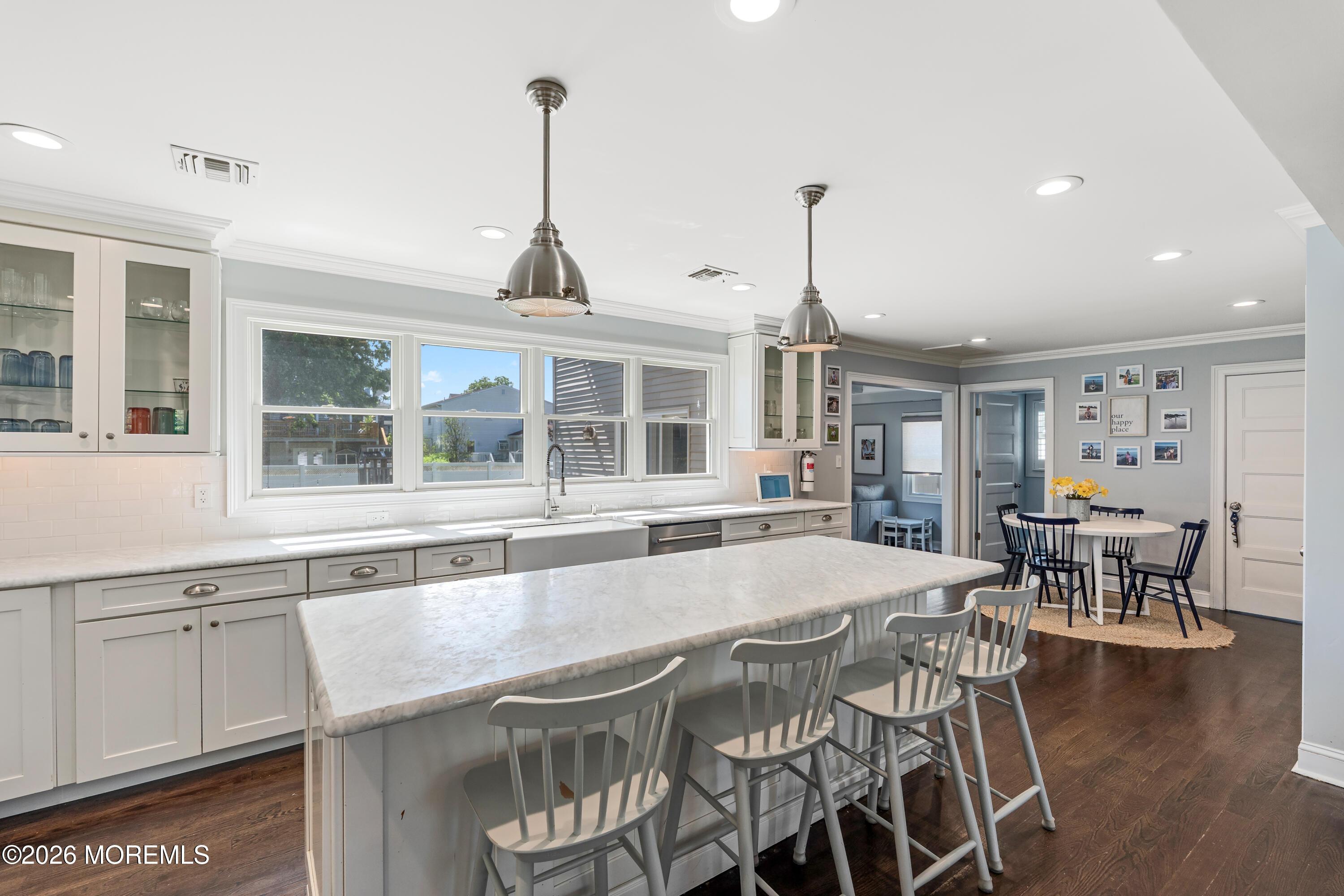 Image 1: kitchen1