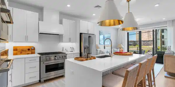 Image 3: Kitchen
