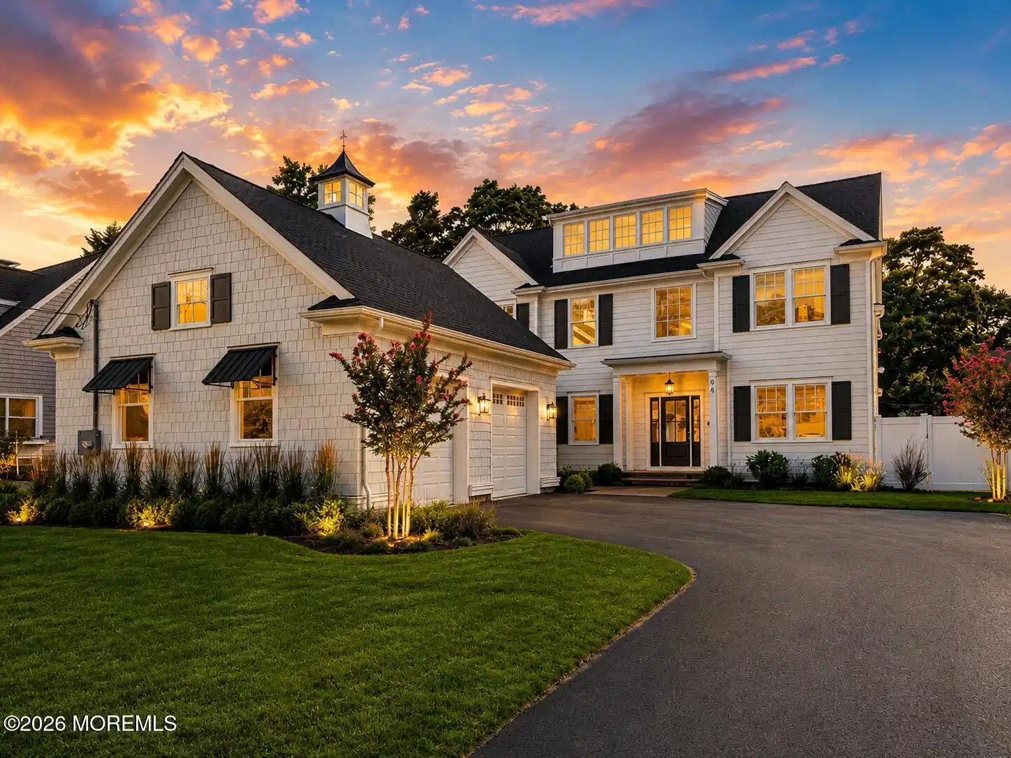Image 1: Luxury Living