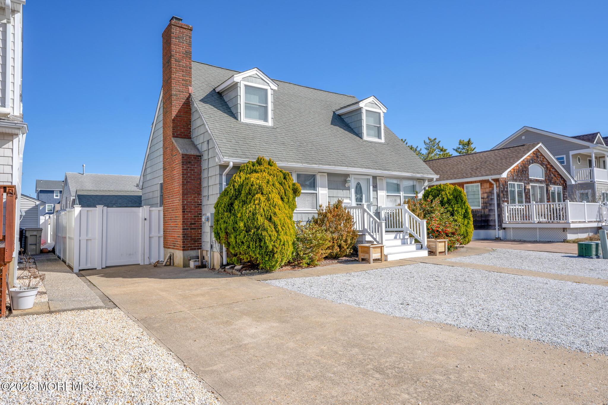 Image 2: Front of Home - Private Driveway