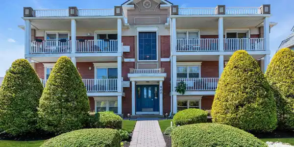 400 4th Avenue Unit 205