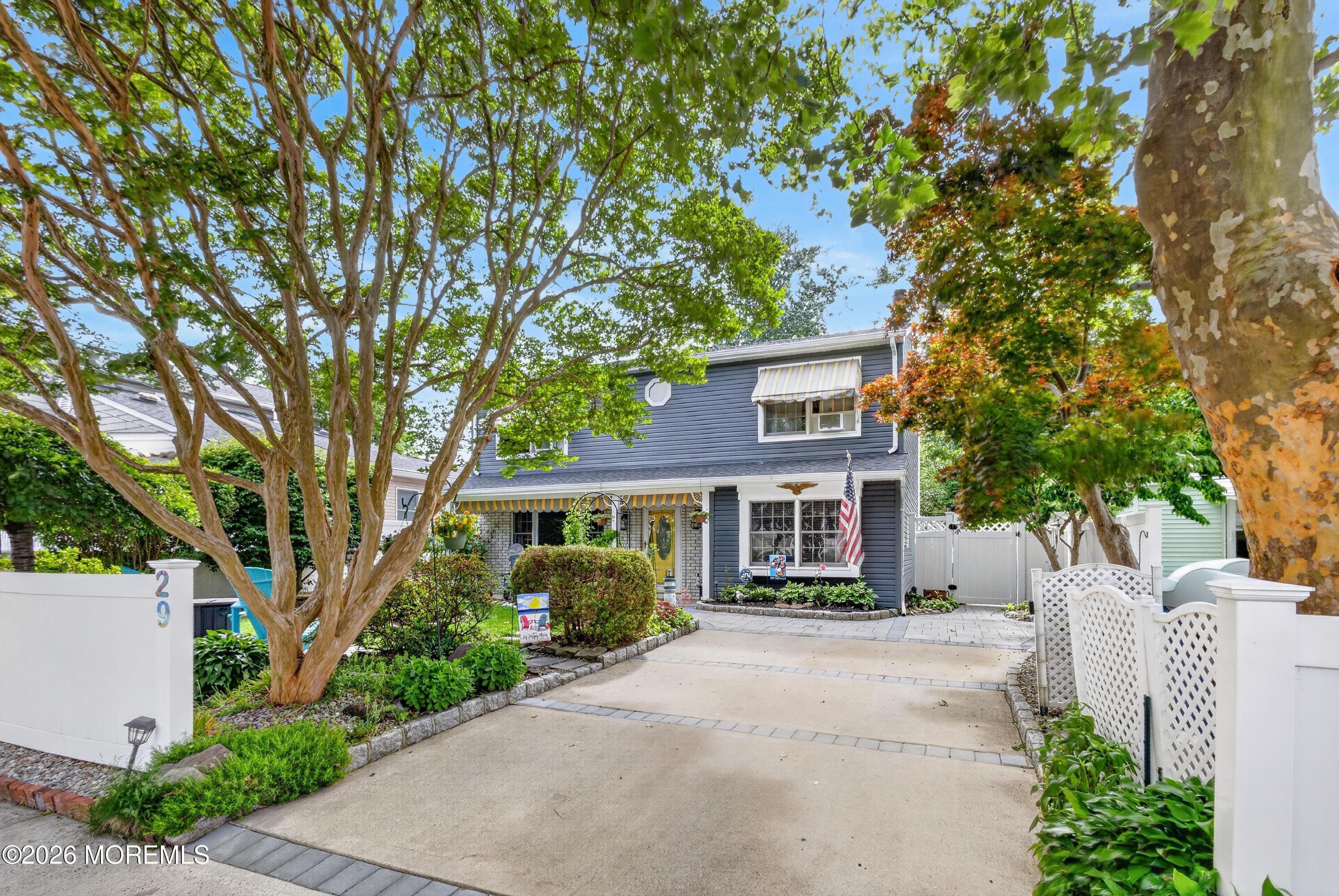 Image 3: 29 Bay Ave003