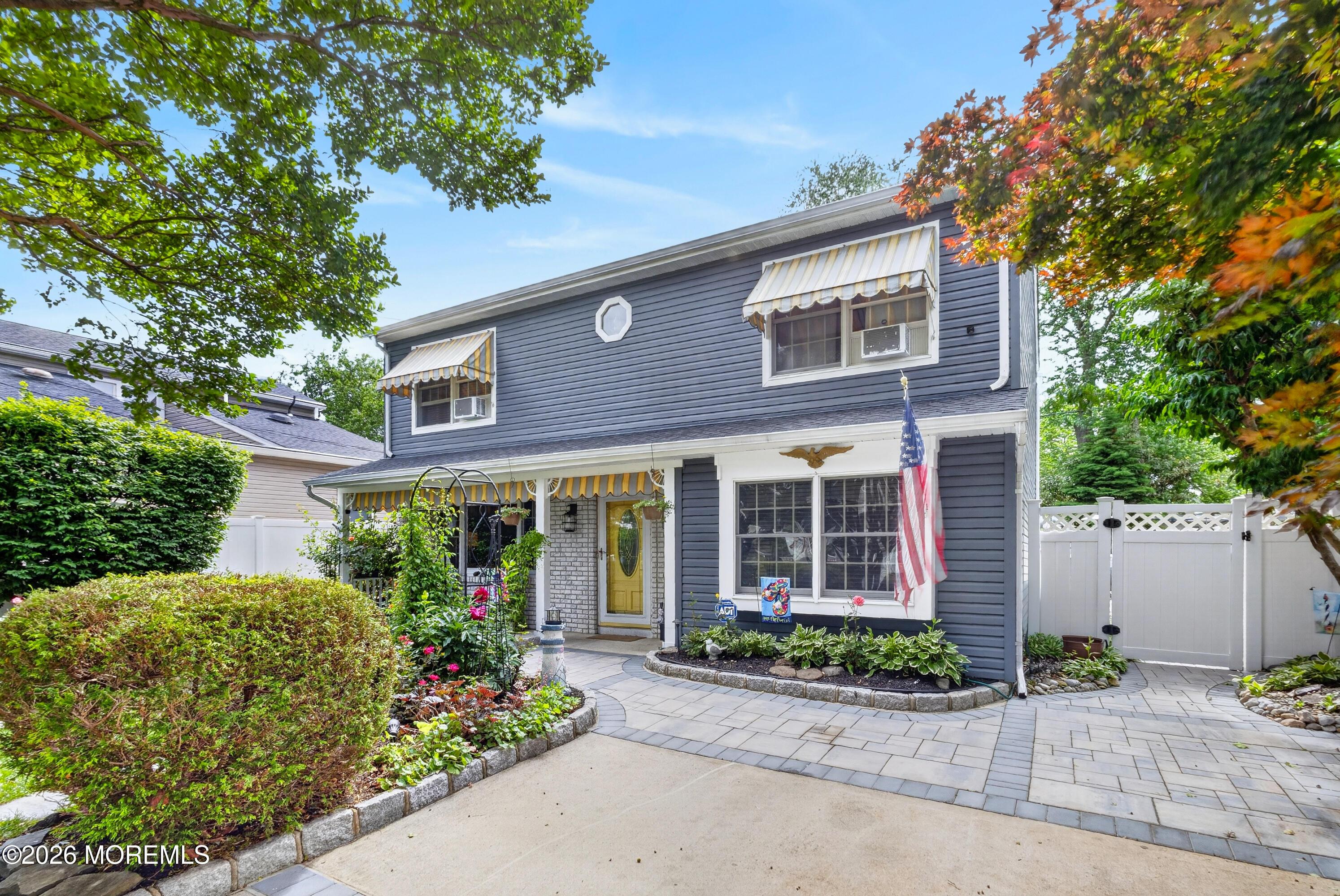Image 4: 29 Bay Ave004