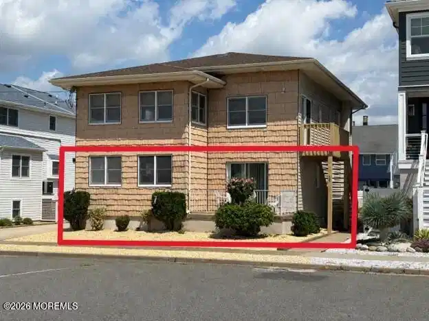 Image 1: 15 Philadelphia Lower Unit Pic 3