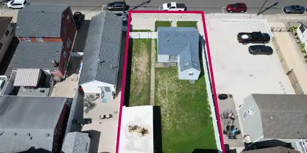 Image 3: DJI_0831 boxed