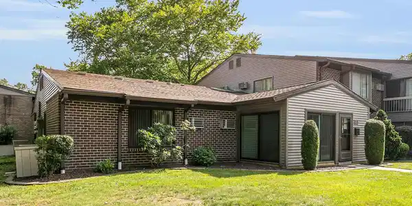 22 Lexington Court