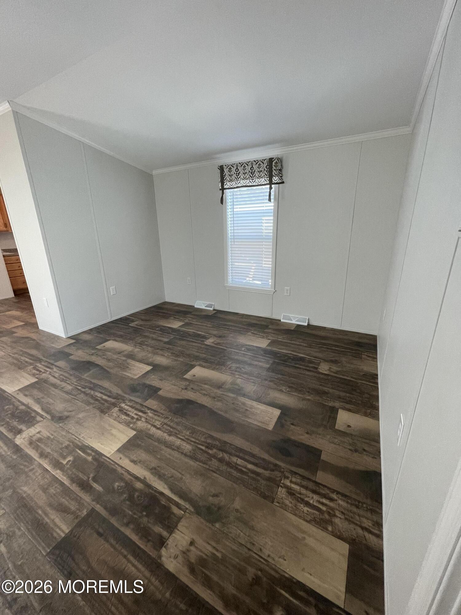 Image 3: Living room