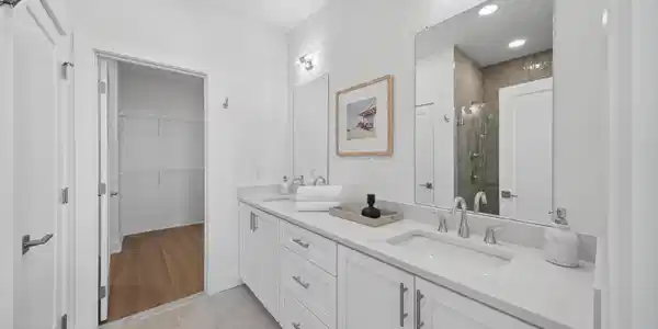 Image 4: Primary Bath