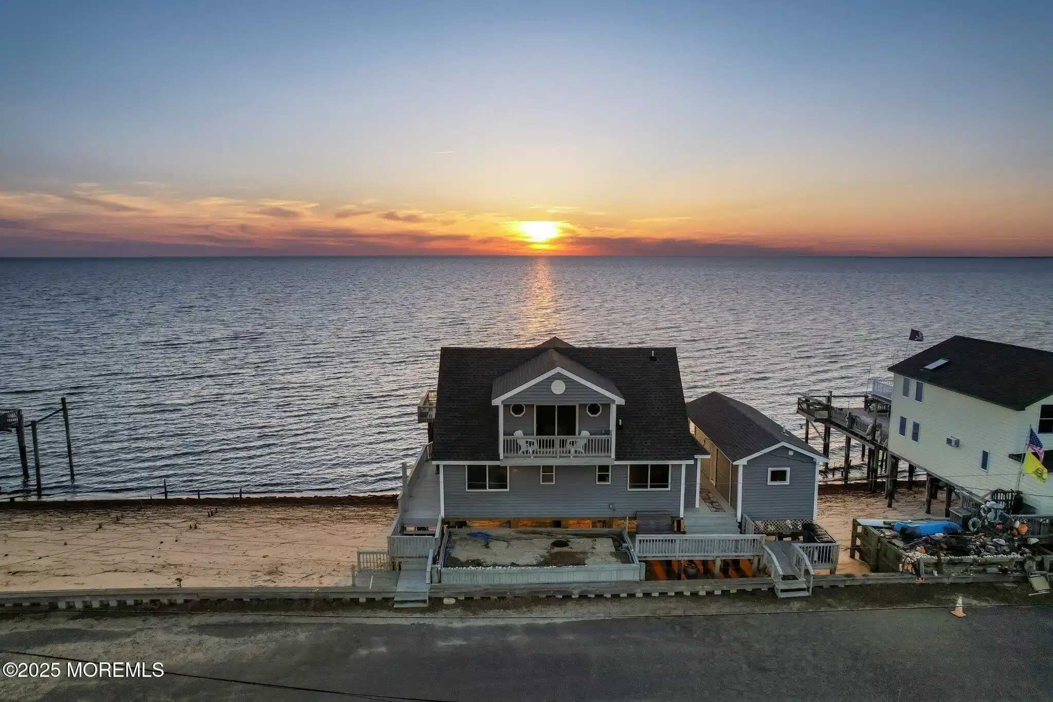 Image 1: 17-web-or-mls-S Beach Dr-1904-018
