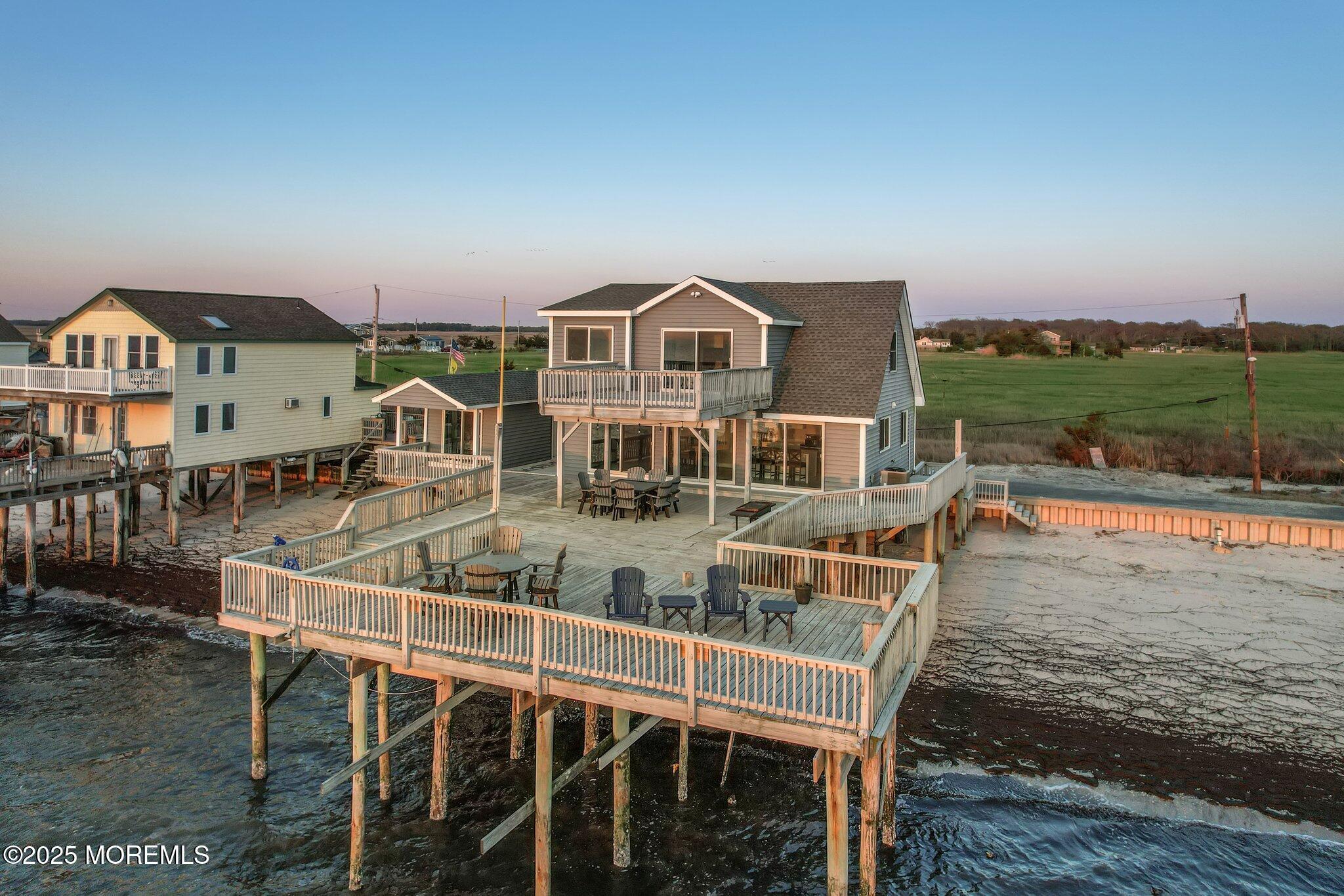 Image 4: 16-web-or-mls-S Beach Dr-1904-017