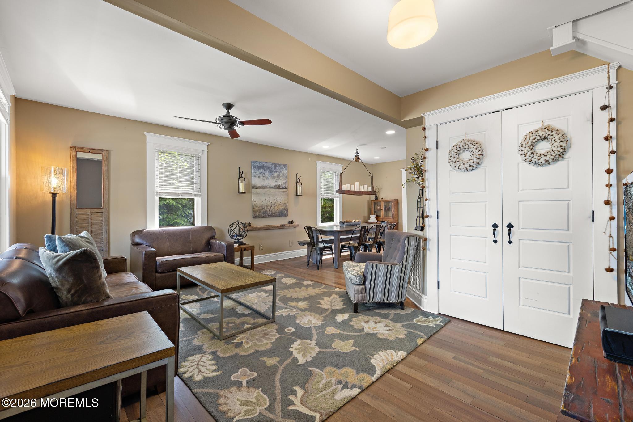 Image 4: living room