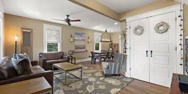 Image 4: living room