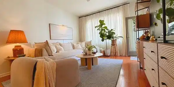 Image 4: Living Room