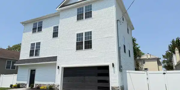 Image 2: 75' x 100' Lot