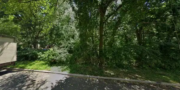 Image 2: 2